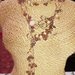 Collana lunga realizzata all'uncinetto (crochet) con filo lurex, perle, cristalli e charm con cuore in alluminio dorato