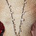 ​Collana lunga con filato lurex e perle e pendente libellula​