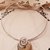  Collana girocollo semirigida modellabile in alluminio battuto diamantato con perla in ceramica greca artigianale.