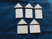set 5 rettangoli più 5 triangoli in legno di betulla per formare 5 casette stilizzate