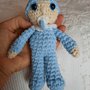 Bambolina azzurra amigurumi con ciuccio 