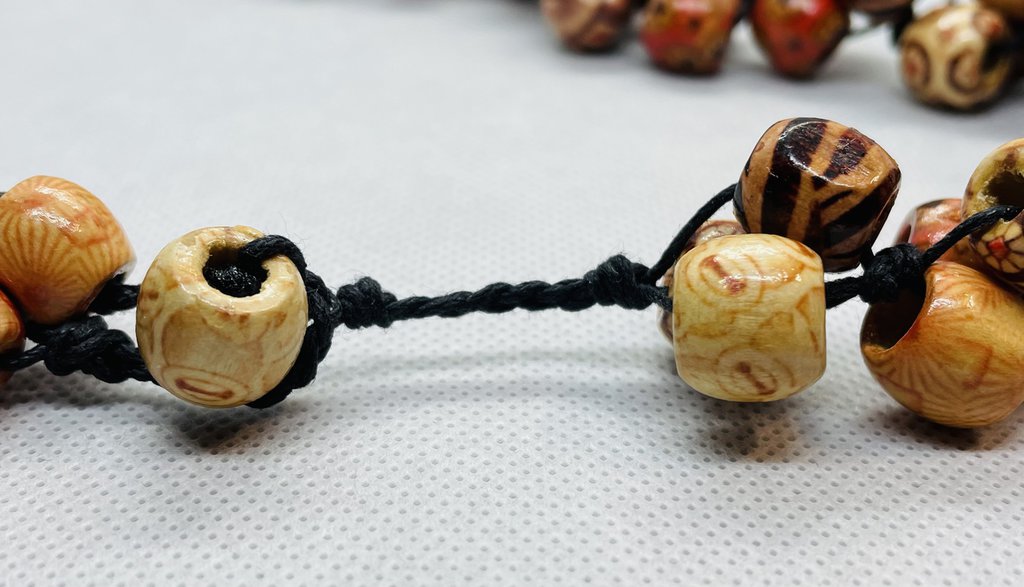 COLLANA : Peso gr 34 Lunghezza cm 70 composta da segmenti rigidi in oro