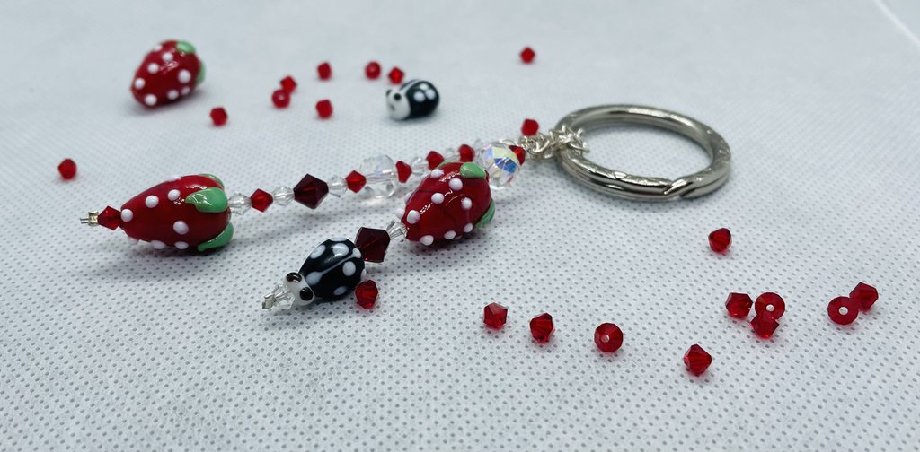 Portachiavi con cordino a forma di fiore con catena di perline, persi