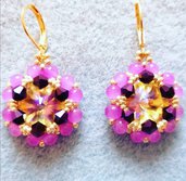 Orecchini piccoli di perle e cristalli in viola e giallo