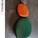 Collana ciondolo con elementi piatti in resina colore verde/terracotta/argento spazzolato
