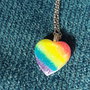 Collana con ciondolo rainbow 