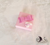 scatolina Fiocco portaconfetti rosa decorata con tau prima comunione rose e cuore