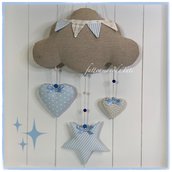 Fiocco nascita nuvola in cotone ecrù decorato con bandierine, una stella e due cuori in cotone azzurro e tortora