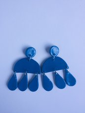 Orecchini blu a perno pendenti fatti a mano