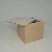 Scatola in legno con fondo estraibile e coperchio staccato cm 6,5 x 7,5 x 7,5