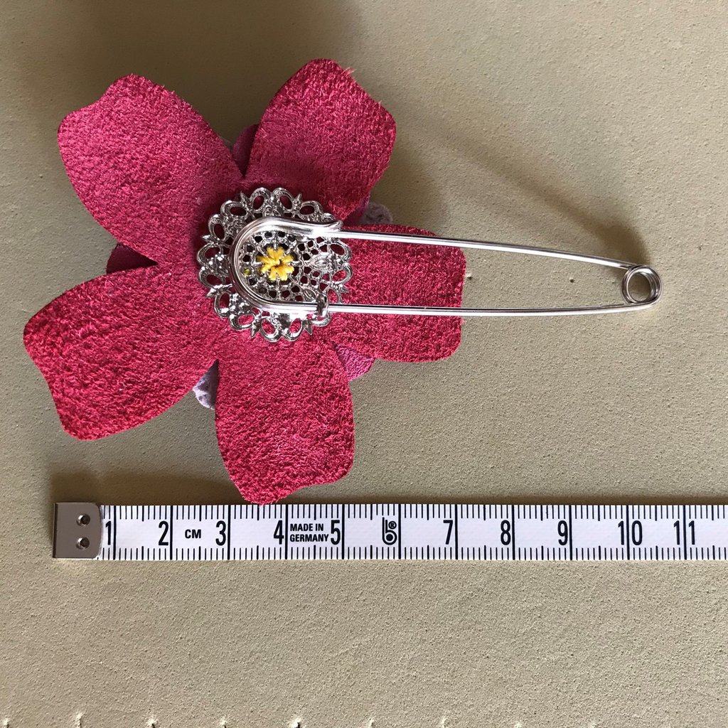 Spilla con fiori di feltro fatta a mano - Gioielli - Spille - di Fi... | su