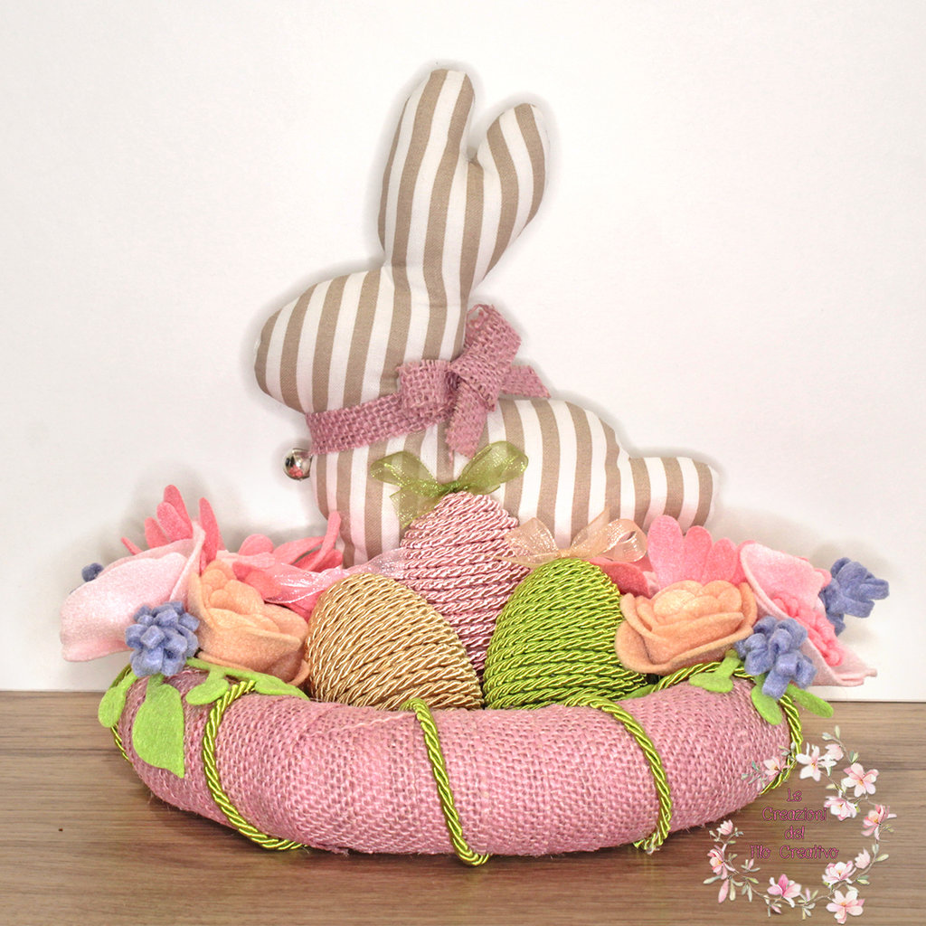 Centrotavola Pasqua con coniglio uova e fiori - Feste - Pasqua - di