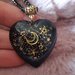 Collana con cabochon a cuore, in resina