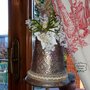 Campana pasquale in latta, decorazioni floreali, bianco, verde
