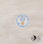 etichetta tonda smerlata bianca orsetto in mongolfiera battesimo bimbo 6 cm