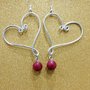 Orecchini wire cuore con pietra rossa