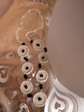 collana lunga lavorata a mano decorata con perle in cristallo nere