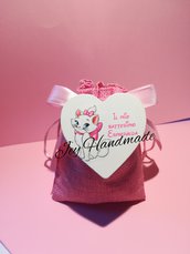 Sacchetto segnaposto pannolenci porta confetti legno cuore cuoricino Minù Minu Aristogatti gattina  