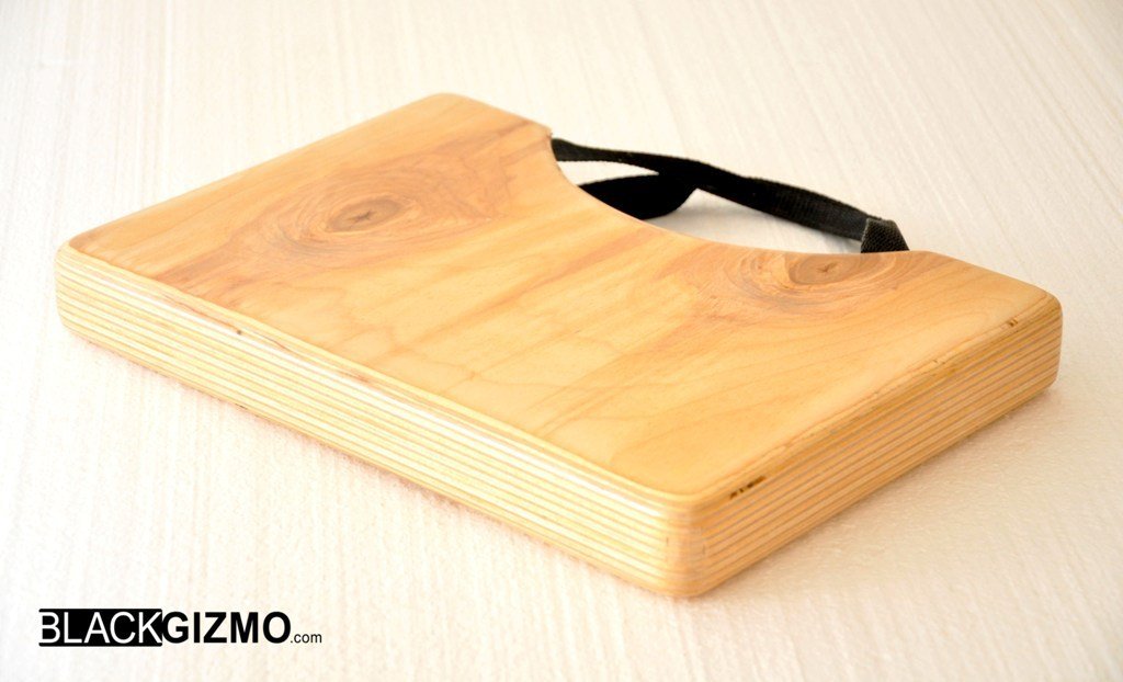 Wooden laptop case Donna Borsellini e beauty di BlackGizmo su