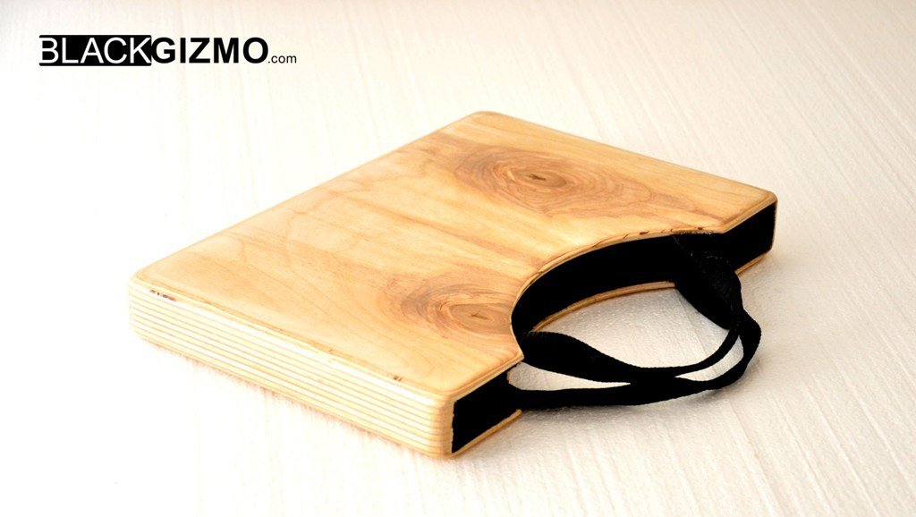 Wooden laptop case Donna Borsellini e beauty di BlackGizmo su