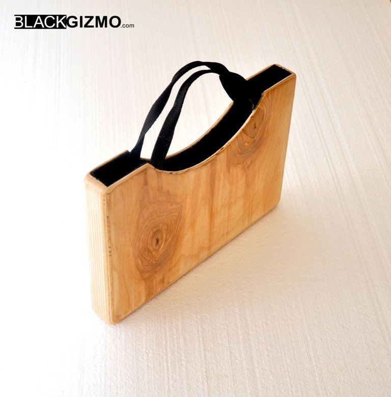Wooden laptop case Donna Borsellini e beauty di BlackGizmo su
