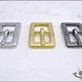 2 fibbie doppie in metallo cromato, spazio interno mm. 10 disponibili in 3 colori: oro chiaro, argento, canna di fucile