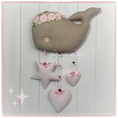 Fiocco nascita balena in cotone ecrù con cuori, stella e roselline rosa