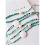 Collana lunga con perle di fiume, madreperla e perline in vetro, realizzata a mano