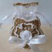 Bustina portaconfetti dorata🥇profilo bianco ⚪ a forma di fiore 🌸 e con rosellina e retro in pannolenci 🤍 bianco.