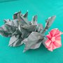 Rami di Ibisco con fiori rossi realizzati con tecnica origami 