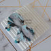 Orecchini pendenti a cerchio in fimo effetto marmo e cristalli azzurro e bianco