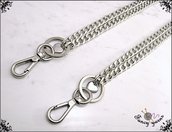 Catena per borsa, diamantata colore argento lunga cm. 85, completa di anelli, moschettoni  e ciondoli cuore.