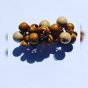 Fermaglio con perle di legno