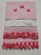 Coppia asciugamani in spugna di colore rosa 🎀 con bordure in filo di cotone rosa acceso 💗 sfumato.