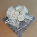 Lanterna in feltro grigio con decorazioni shabby chic