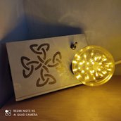 La lampada Celtic con ricarica cellullare/tablet