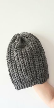 Cappello di lana grigio scuro