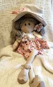 Bambola con cappello fiori primavera idea regalo 