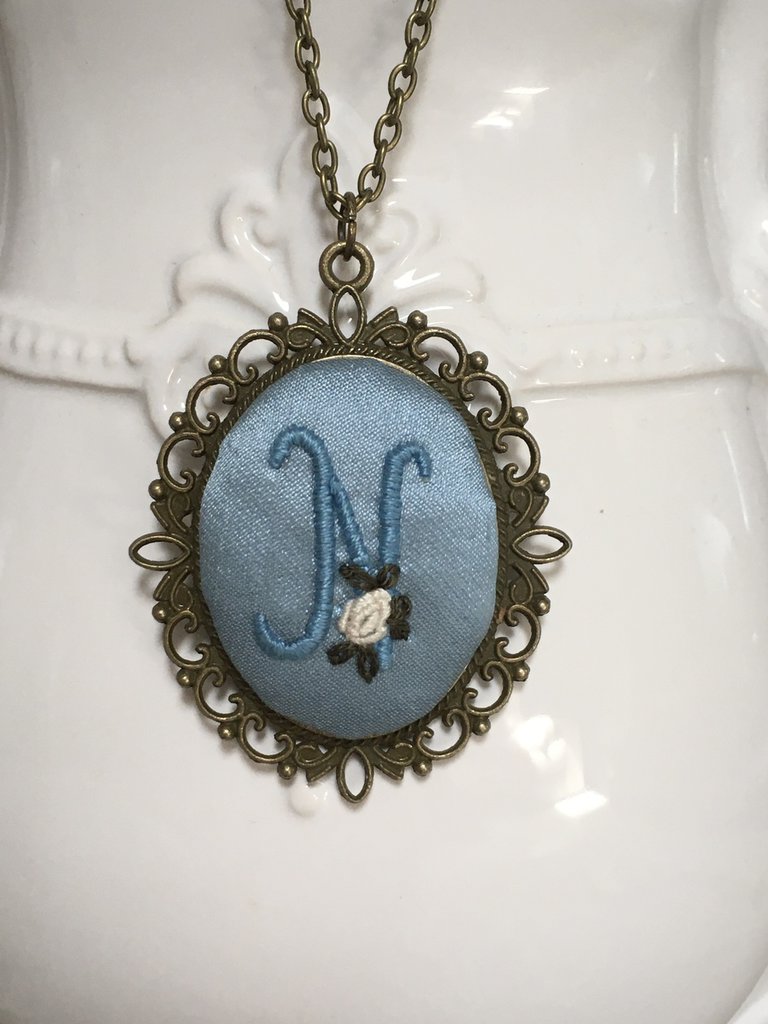 Collana con nome personalizzato con farfalla per donna Collana girocollo in oro con lettera personalizzata in acciaio inossidabile  36