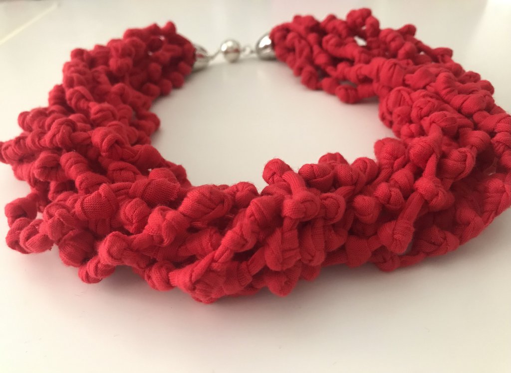 Collana girocollo micro perline nere e bronzo con stelline | Alta Bigiotteria