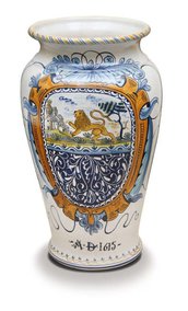 Vaso in ceramica di Castelli modello araldico cm 51