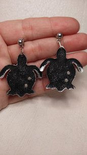 Orecchini in acciaio in resina tartaruga nera glitter e argento 