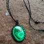 ciondolo in macrame con malachite