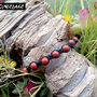 braccialetto regolabile  in macrame con diaspro rosso (shamballa)