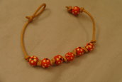 braccialetto di corda di similpelle e perle di legno