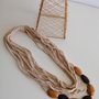 Collana beige con grandi coralli 