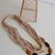 Collana beige con grandi coralli 