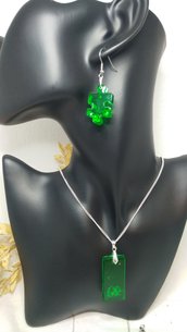 Collana e orecchini puzzle verde e scaglie argento dorato