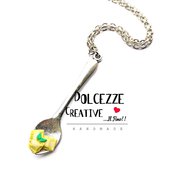 Collana cucchiaio con ravioli con salsa di formaggio e basilico - miniature idea regalo - cibo italiano