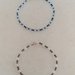 Coppia di braccialetti con perline celesti e blu e bianche e argentate  